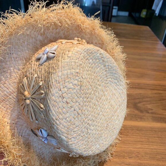 Scala natural straw hat, applied shells, straw flowers, adjustable hatband, EUC - Picture 3 of 16